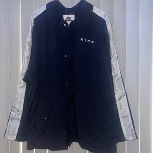 Vintage 90s Nikes sell out black and white mens Large windbreaker jacket